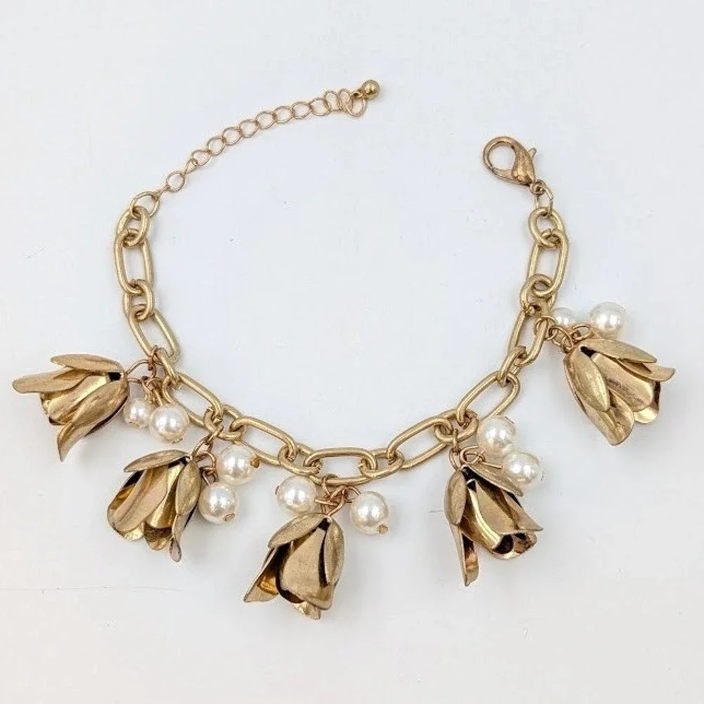 Vintage Gold Tone Bell Flower 3D Charm Bracelet Faux Pearl Chunky Link Botanical